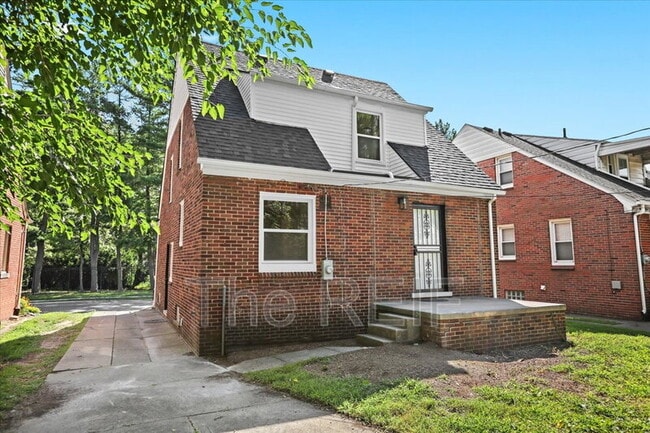 Building Photo - 17421 Quincy St