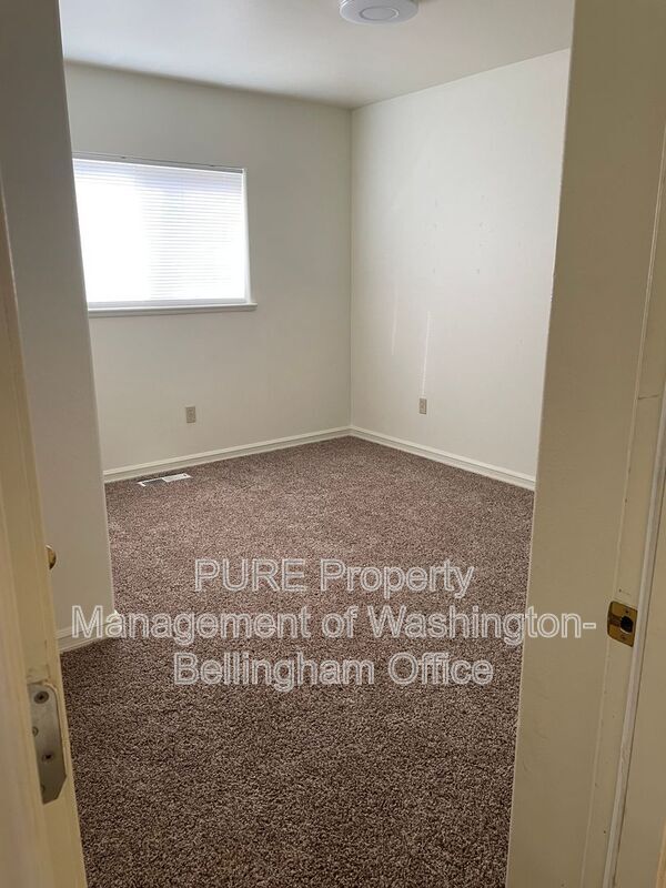 Building Photo - 3013 Pacific St