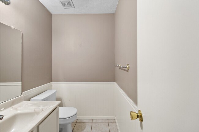 Building Photo - 2521 Crosstimbers Dr