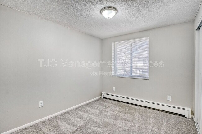 Building Photo - 1138 Corona St