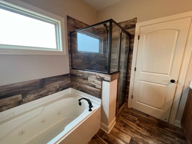 Building Photo - Renovated 4 Bedroom 2.5 Bath Home for Rent!