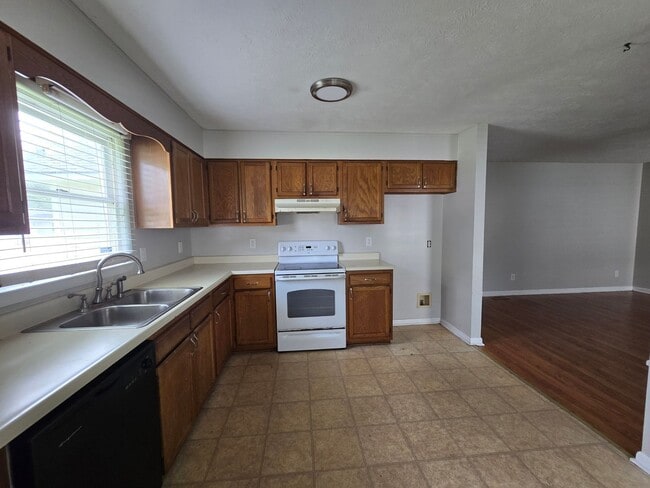 Building Photo - 824 Glen Reilly Dr