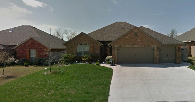 Building Photo - Beautiful Home