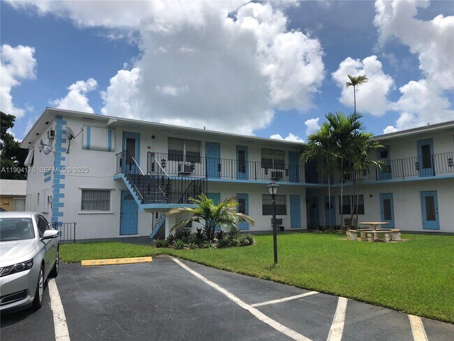 Building Photo - 1836 Arthur St