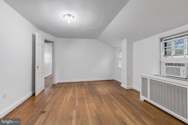 Building Photo - 4215 Chesapeake St NW