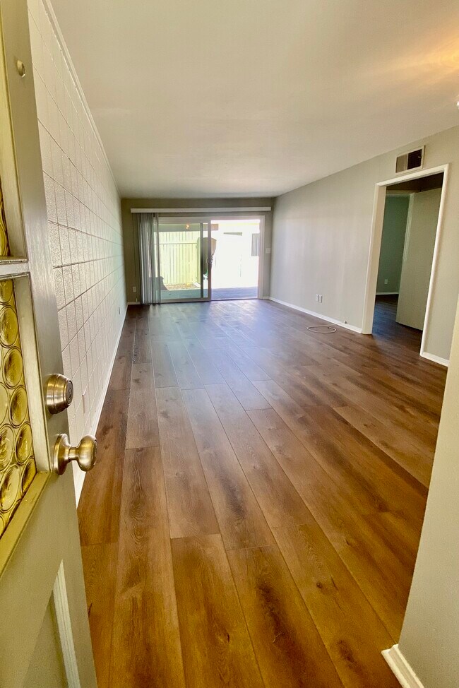 Entrance - 81 W Fiesta Grn