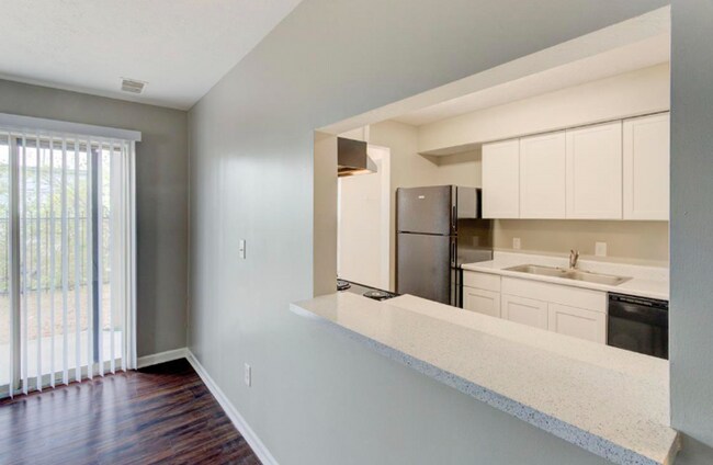 Interior Photo - The Reserve at Franklin Glenn