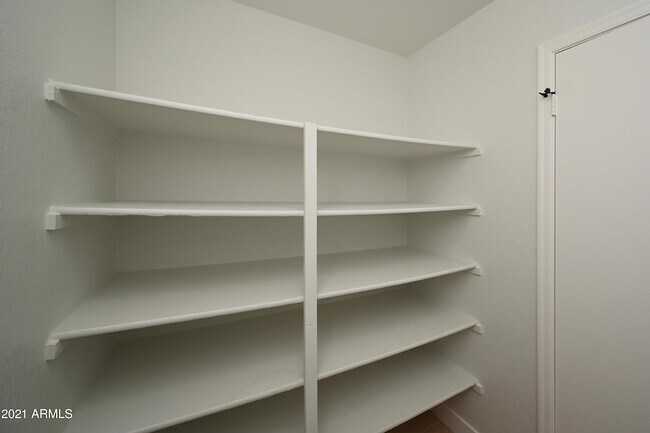 Building Photo - 7301 W Canterbury Dr
