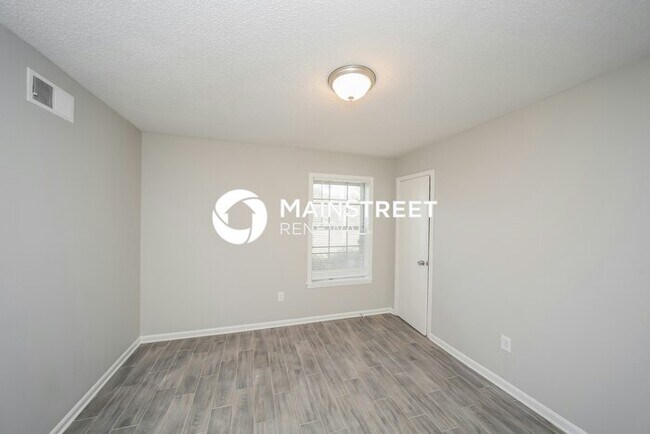 Building Photo - 4 Bedroom Pet-Friendly Home in MEMPHIS, TN with Main Street Renewal