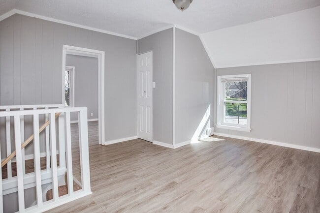 Building Photo - Freshly Updated 2-Bed Home in Independence!