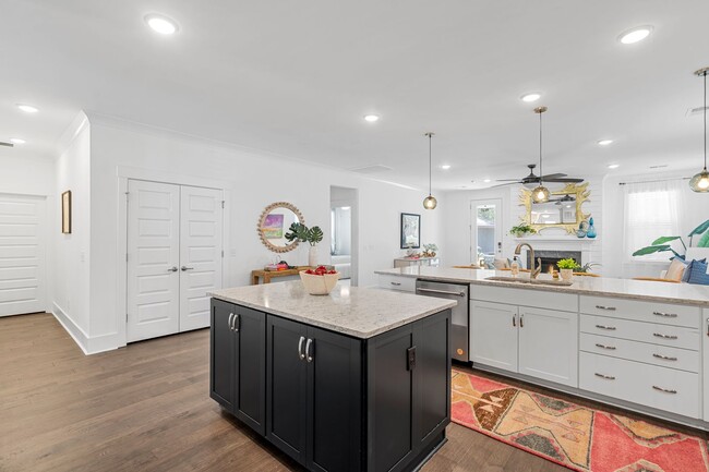Building Photo - Better than new 4 bedroom + office on larg...