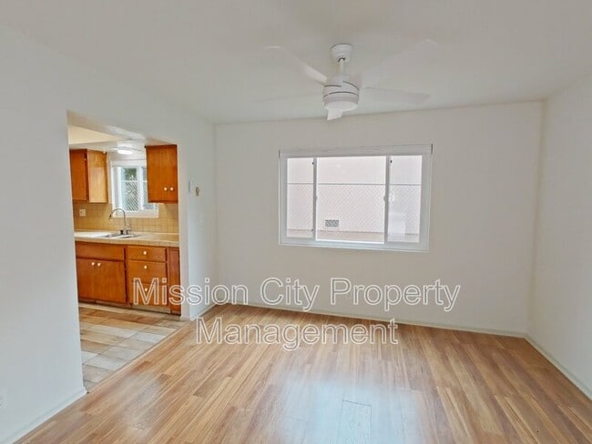 Building Photo - 916 San Andres St