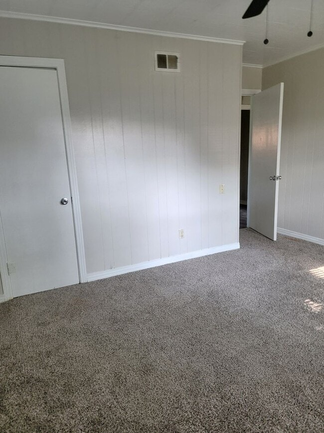 Building Photo - $300 Off 1st Month Special