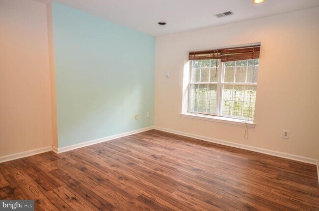 Building Photo - 8860 Ashgrove House Ln