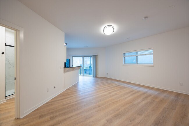 Building Photo - 300 SW 6th St