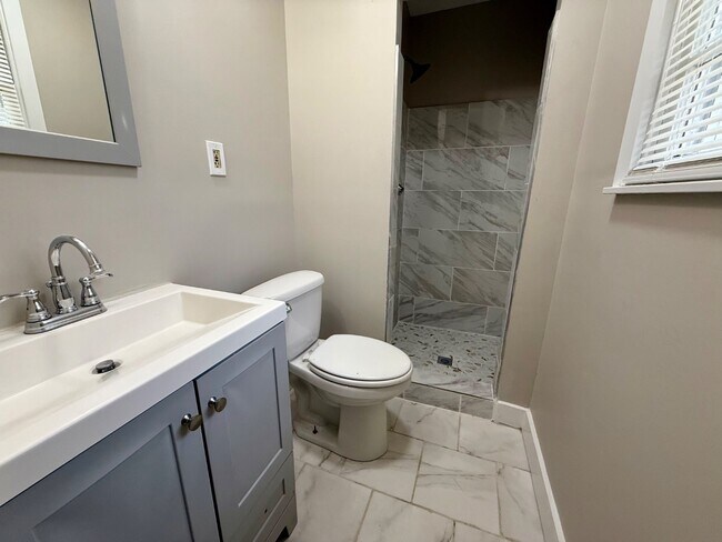 Building Photo - 101 Jones Valley Dr SW