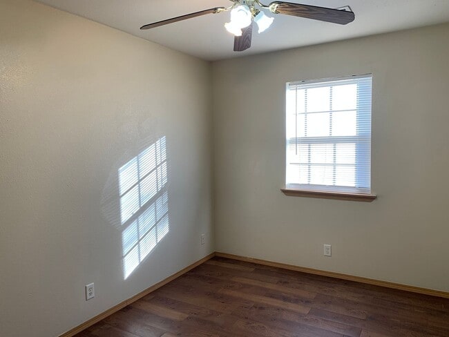 Building Photo - 4545 E Zora St