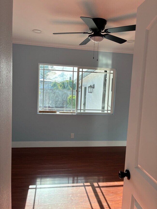 Building Photo - 5 Bedroom 4 Bath House in Garden Grove