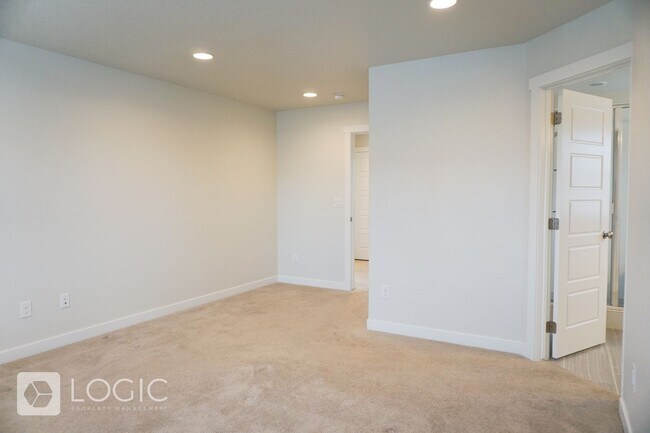 Building Photo - 856 2800 N