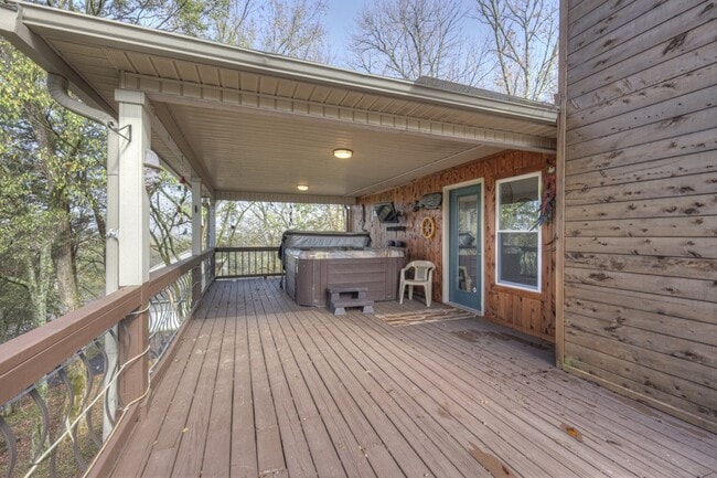 Building Photo - 204 Hogan Ln