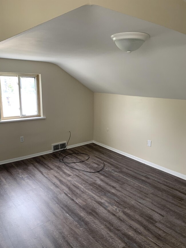 Building Photo - 555 New Alexandria Rd