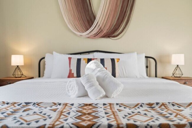 Building Photo - UN-FURNISHED!! 3 Bedroom/ 2Bath in Heart of Scottsdale!!