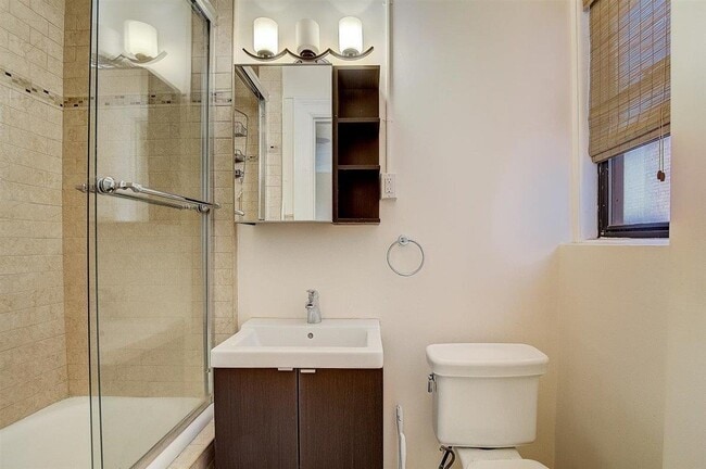 Building Photo - 2600 John F. Kennedy Blvd