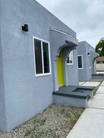 Building Photo - 5719 S Normandie Ave