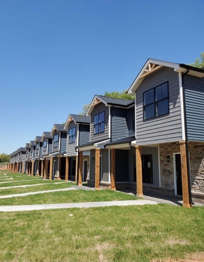 140 Sunburst Villa Dr 140 Sunburst Villa Dr Evington VA 24550