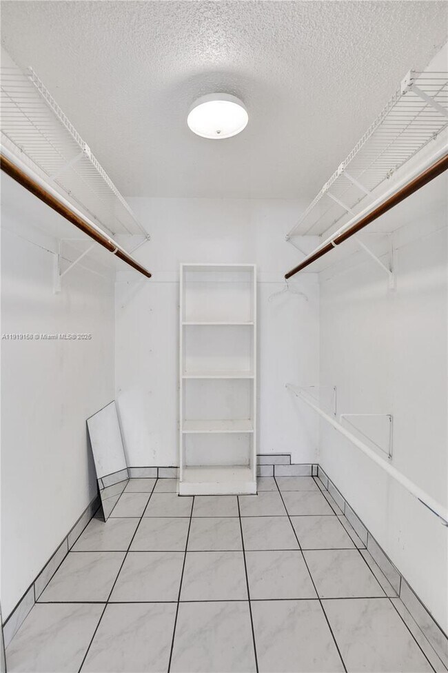 Building Photo - 5551 SW 57th St