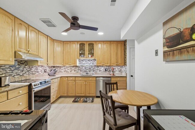 Building Photo - 11430 Strand Dr