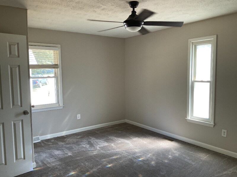 Building Photo - 220 Larchwood Dr