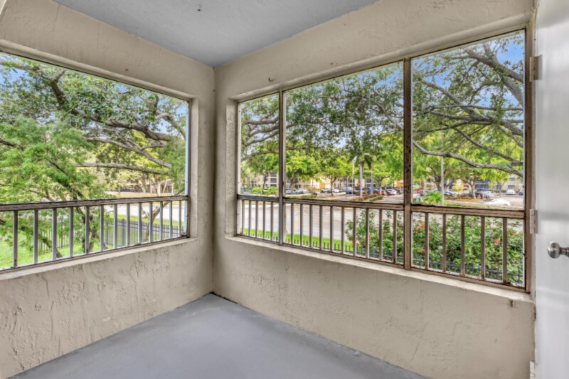 Building Photo - 2890 N Oakland Forest Dr
