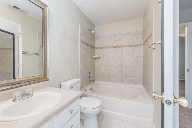 Building Photo - Sweet 3 Bedroom 2 Full Bath in Wayne Township