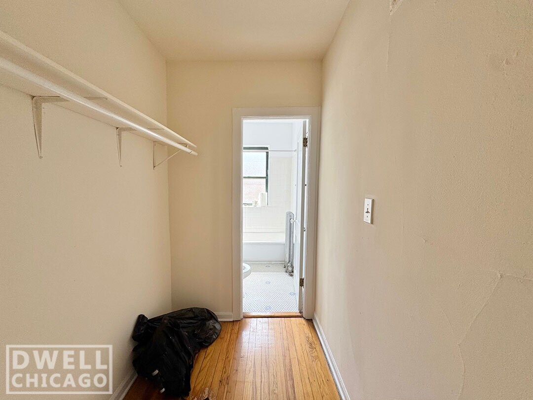 Building Photo - 2342 N Spaulding Ave