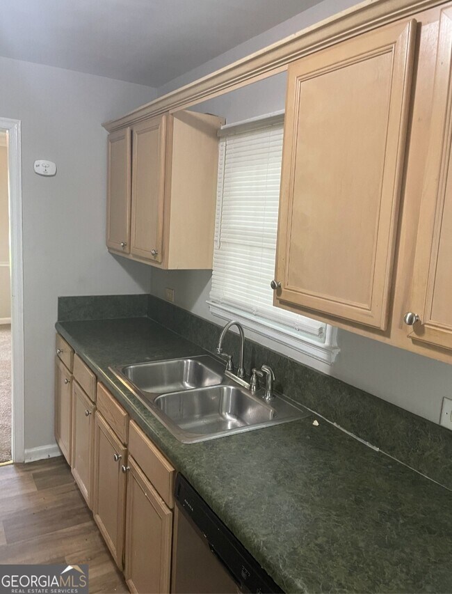 Building Photo - 1589 Pinehurst Dr SW