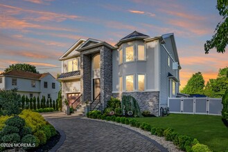 Building Photo - 243 Overbrook Ave