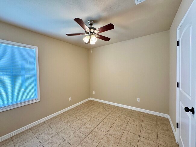Building Photo - 203 Kennedy Dr