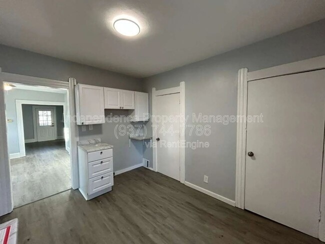 Building Photo - 200 E 31st St