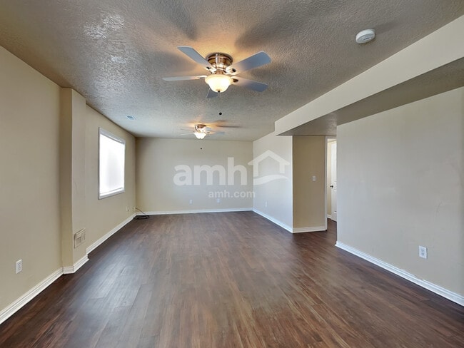 Building Photo - 1121 N 600 E