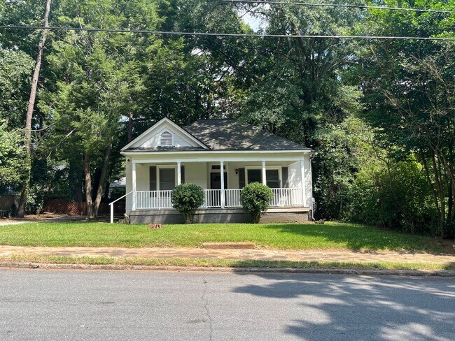 Building Photo - 1460 Desoto Ave SW