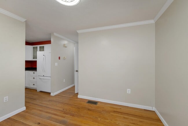 Building Photo - 32 Suffolk Ct