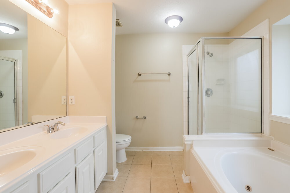 Building Photo - 2011 Pinecreek Pass Ln