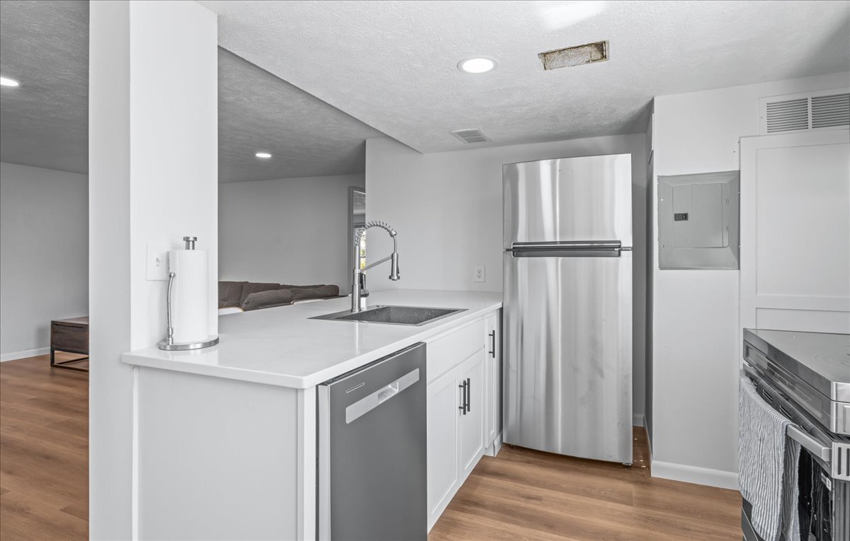 Building Photo - 120 S 38th Ave