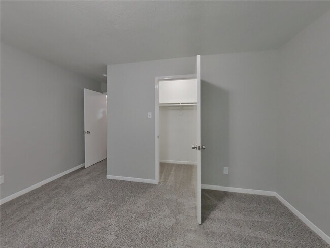 Building Photo - 6726 Misty Dale Dr