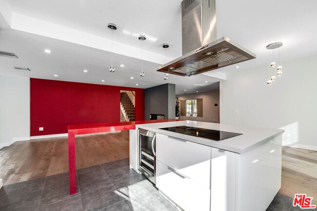 Building Photo - 523 E Fairmount Rd