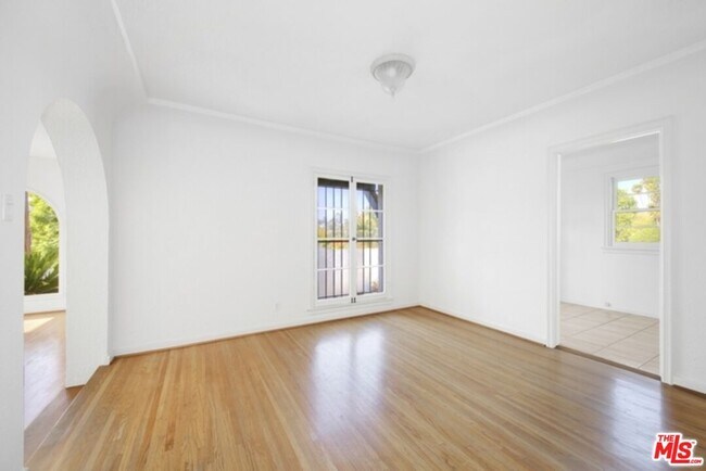 Building Photo - 2634 Lakewood Ave N