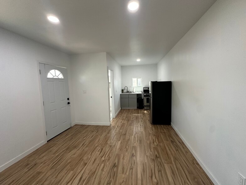Building Photo - 9453 Greening Ave