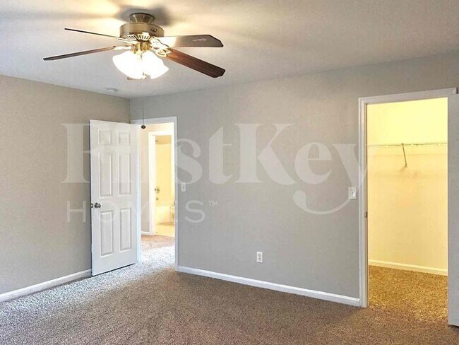 Building Photo - 6176 Fox Run Ln