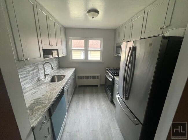 Building Photo - SPACIOUS HOME